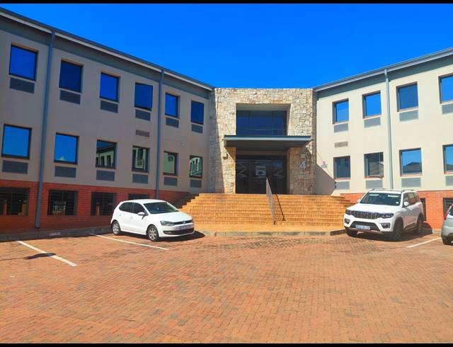 148M² OFFICE TO LET IN FOURWAYS GARDENS